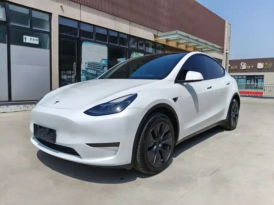 Tesla Model Y Model Y 2023 long-range all-wheel drive version 2024 — фото 1, купить с доставкой в Москву