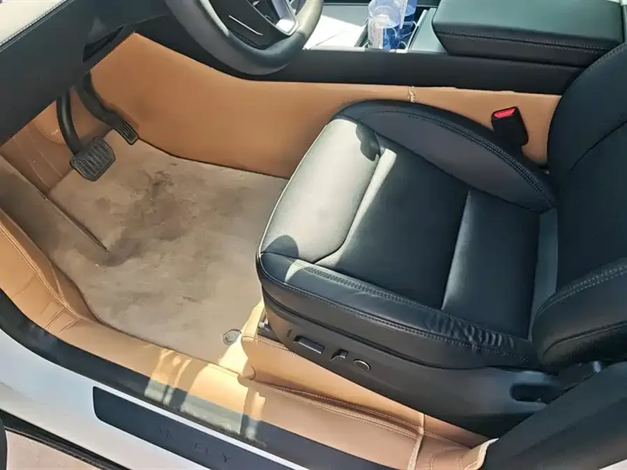 Tesla Model Y Model Y 2025 facelift long-range all-wheel drive version 2025 — миниатюра 3