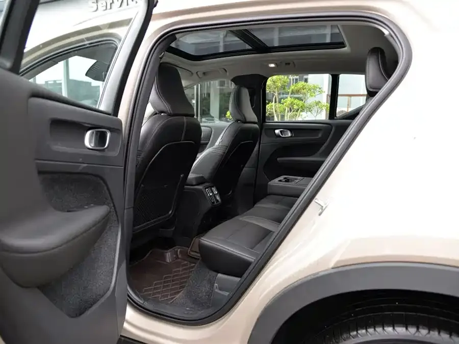 Volvo XC40 2025 B4 4WD Zhiyuan Luxury Edition 2024 — миниатюра 2