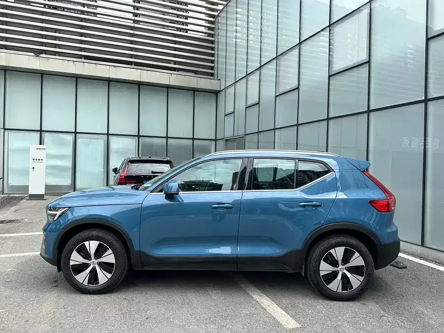 Volvo XC40 2024 B3 Zhiyuan Luxury Edition 2024 — миниатюра 2