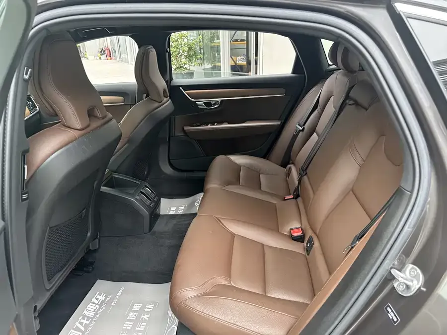 Volvo S90 2024 B5 Luxury Edition 2024 — миниатюра 4