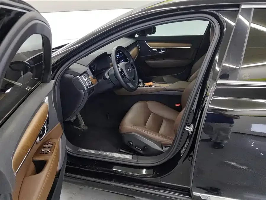 Volvo S90 2024 B5 Luxury Edition 2023 — миниатюра 3