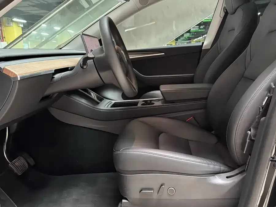Tesla Model Y Model Y 2022 Long Range All-Wheel Drive Version 2022 — миниатюра 2