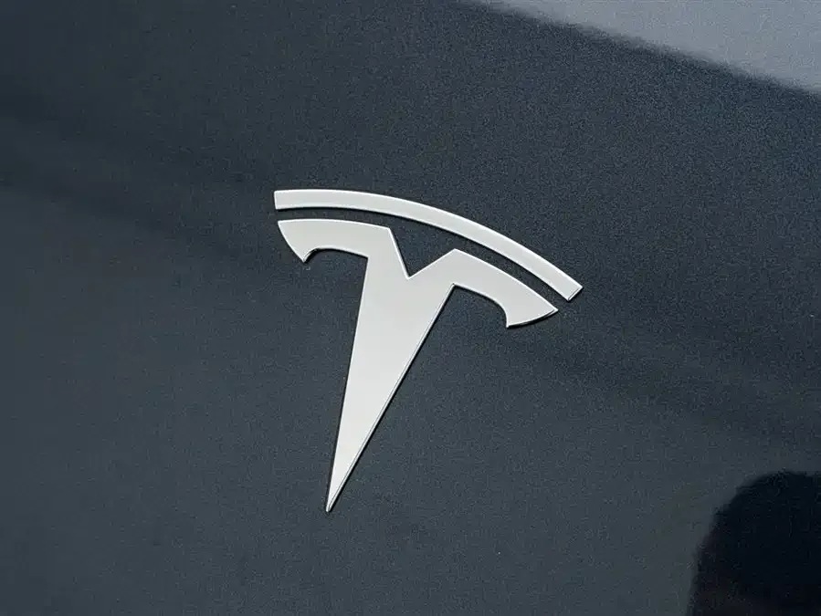 Tesla Model Y Model Y 2025 long-range all-wheel drive version 2025 — миниатюра 3