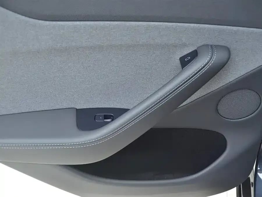 Tesla Model Y Model Y 2026 Rear-Wheel Drive 2026 — миниатюра 3