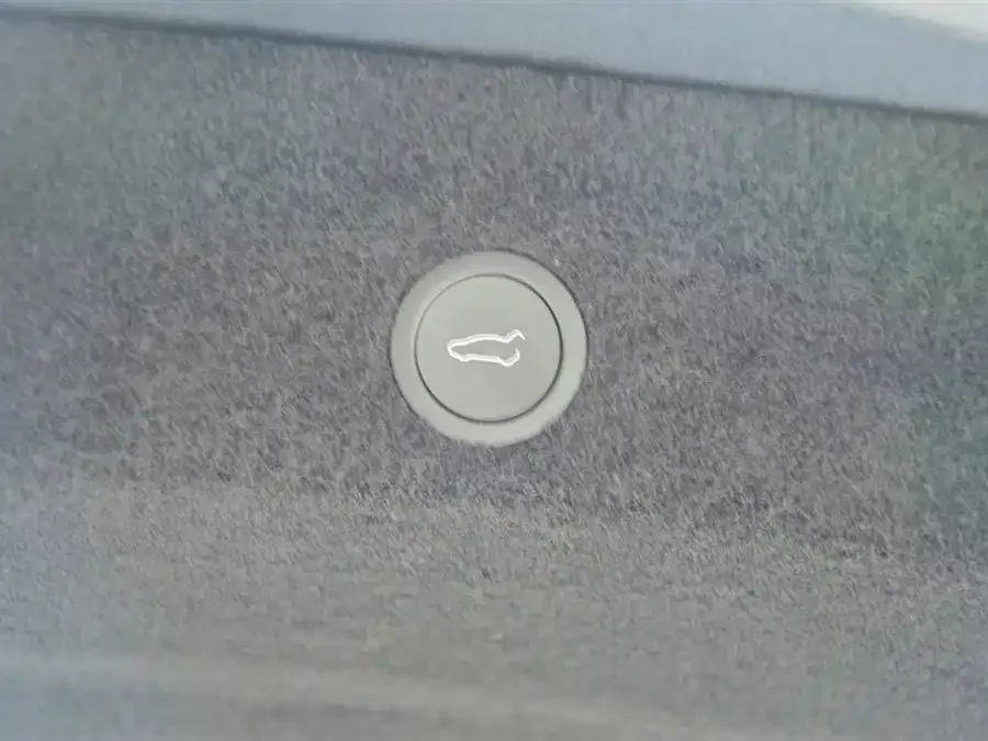 Tesla Model Y Model Y 2026 Rear-Wheel Drive 2026 — миниатюра 4