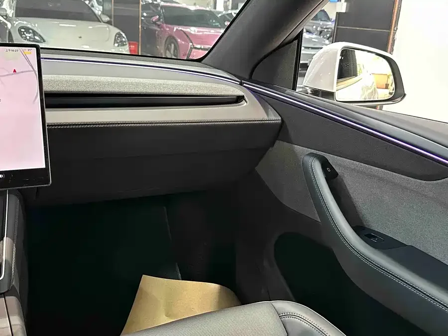 Tesla Model Y Model Y 2026 Rear-Wheel Drive 2026 — миниатюра 4