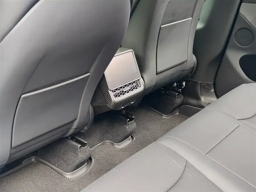 Tesla Model Y Model Y 2026 Rear-Wheel Drive 2026 — миниатюра 3