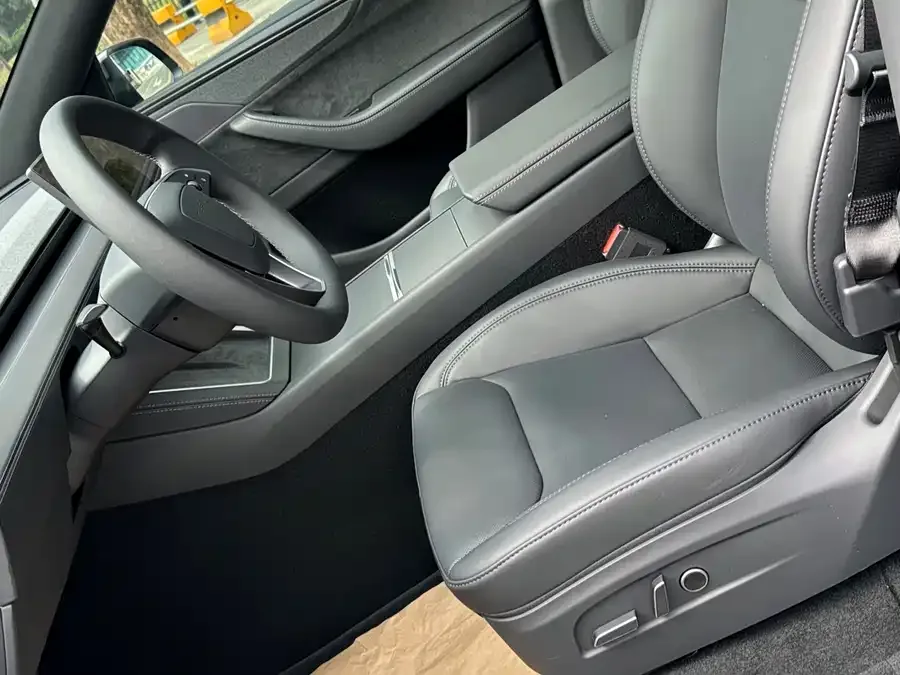 Tesla Model Y Model Y 2026 Long Range All-Wheel Drive 2026 — миниатюра 3