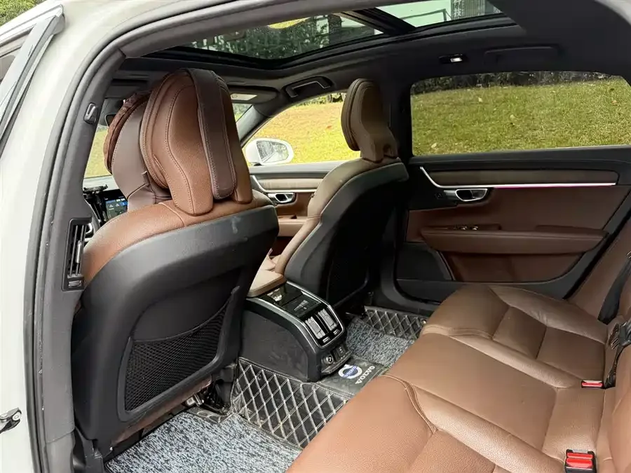 Volvo S90 2023 B5 Zhiyuan Luxury Edition 2022 — миниатюра 3