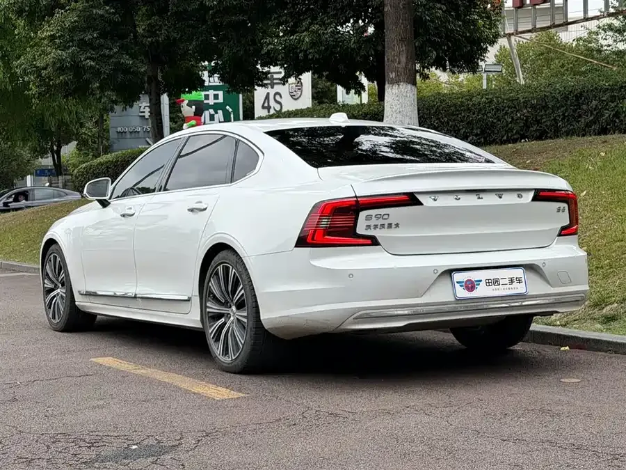 Volvo S90 2023 B5 Zhiyuan Luxury Edition 2022 — миниатюра 4