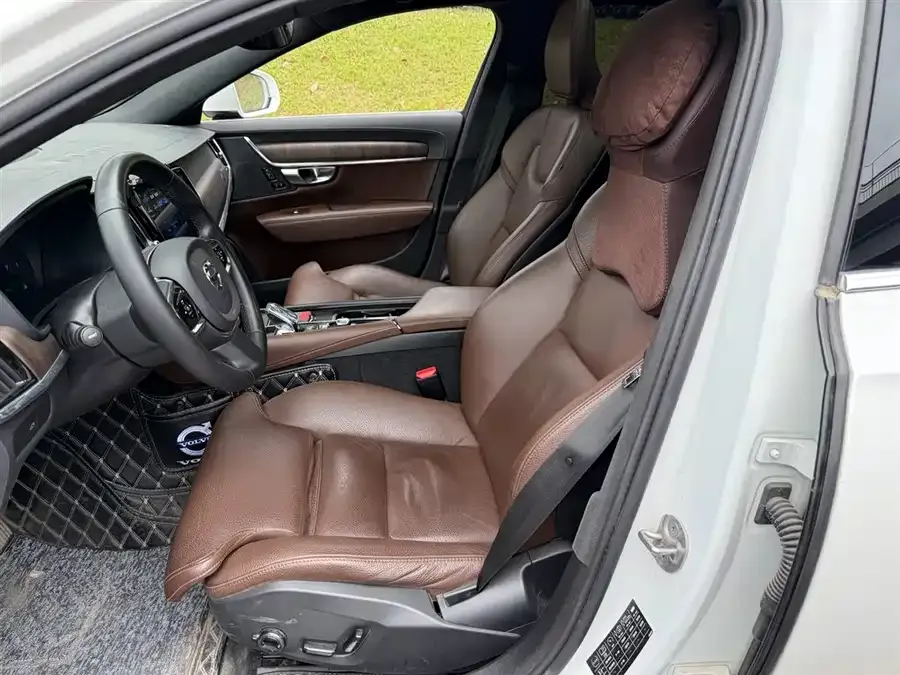 Volvo S90 2023 B5 Zhiyuan Luxury Edition 2022 — миниатюра 5