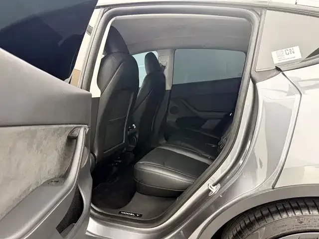 Tesla Model Y Model Y 2024 Performance version 2024 — миниатюра 4