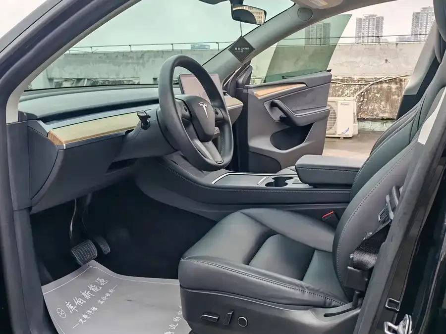 Tesla Model Y Model Y 2022 facelift rear-wheel drive version 2023 — миниатюра 4