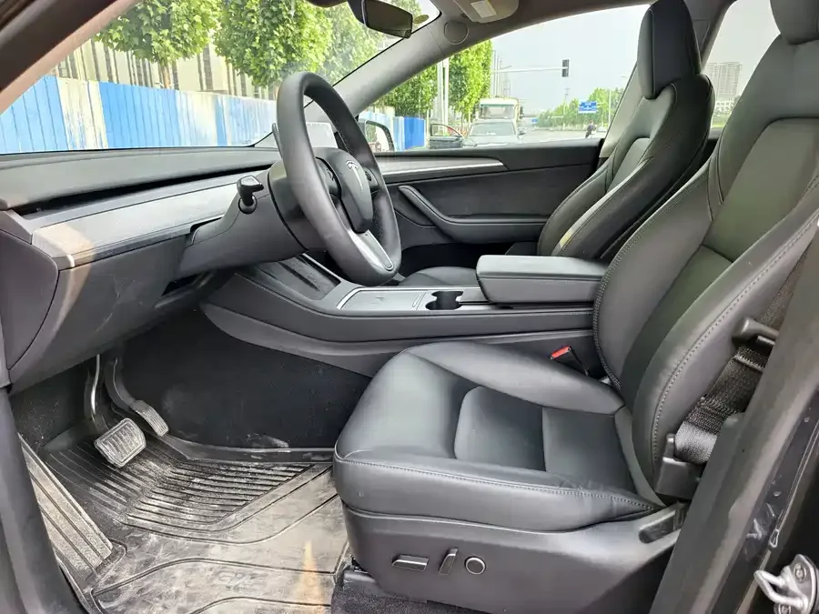 Tesla Model Y Model Y 2024 rear-wheel drive version 2025 — миниатюра 2