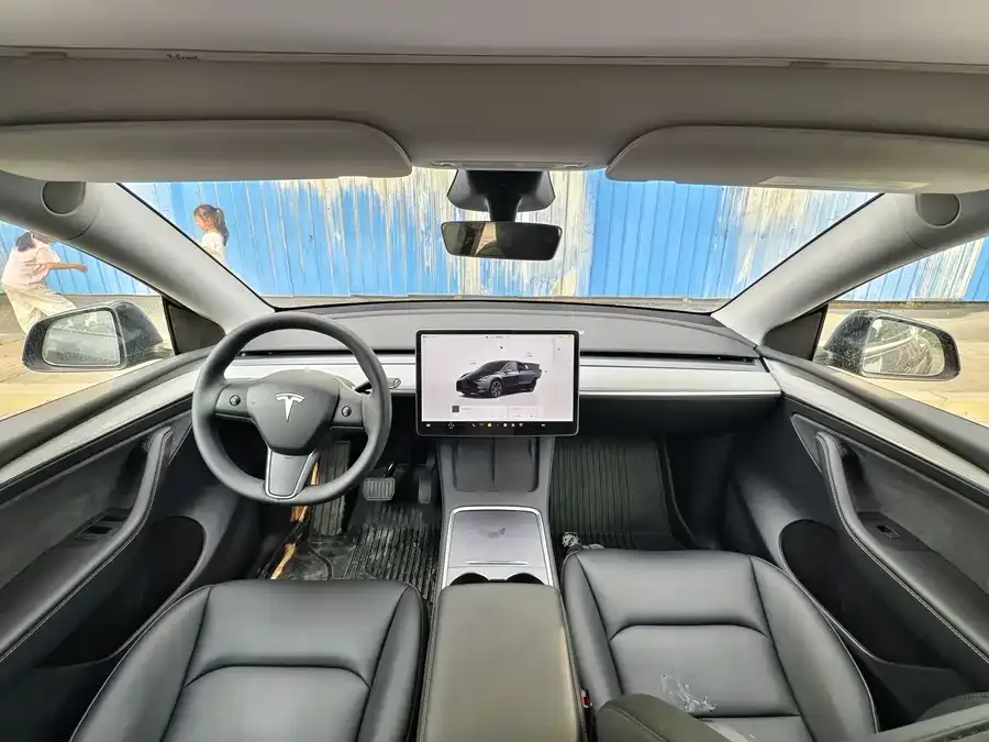 Tesla Model Y Model Y 2024 rear-wheel drive version 2025 — миниатюра 4