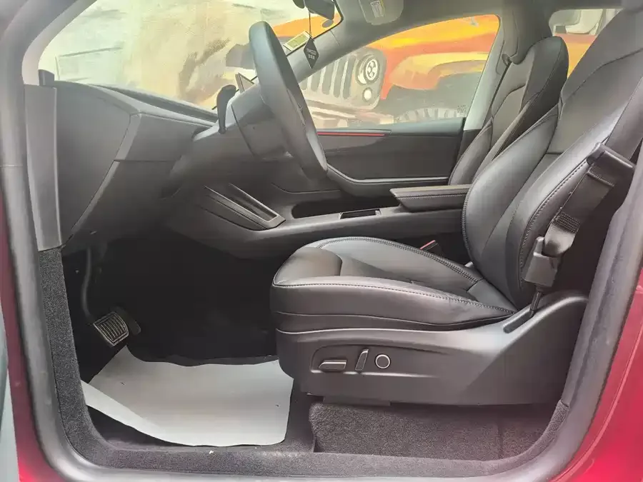 Tesla Model Y Model Y 2025 long-range all-wheel drive version 2026 — миниатюра 3