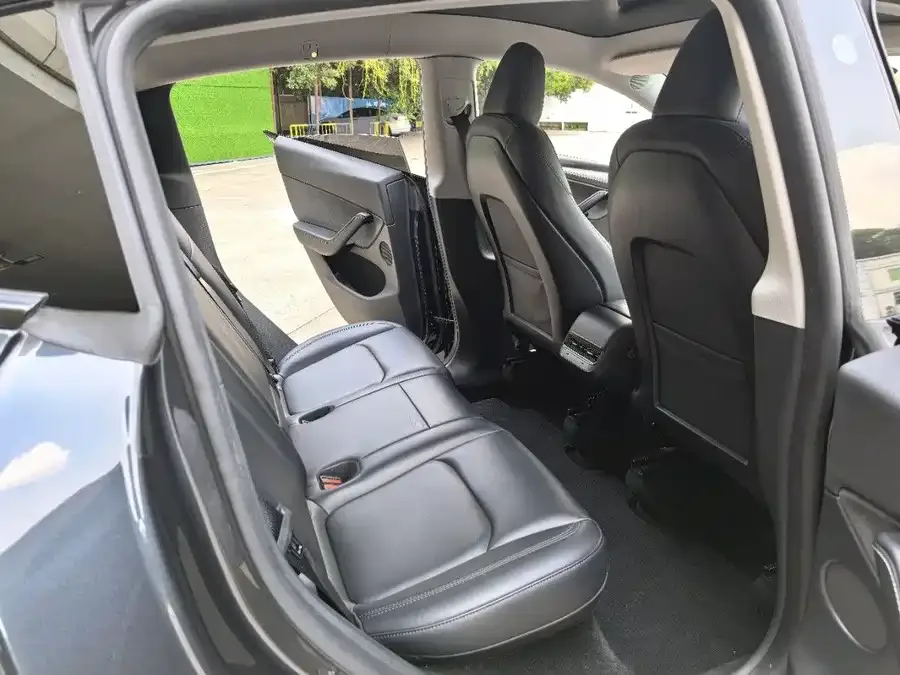 Tesla Model Y Model Y 2024 rear-wheel drive version 2024 — миниатюра 3