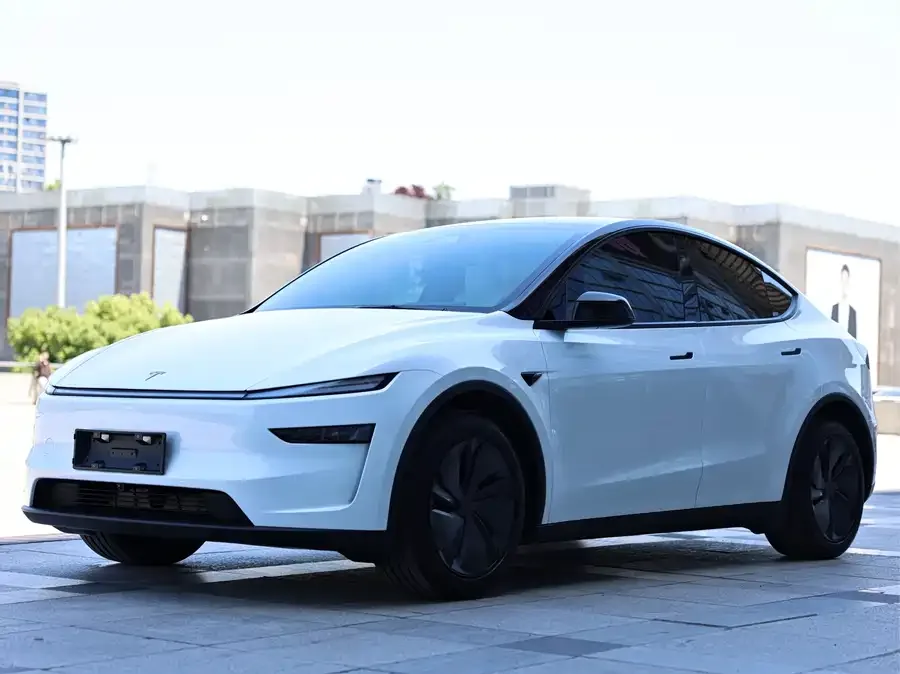 Tesla Model Y 2025
