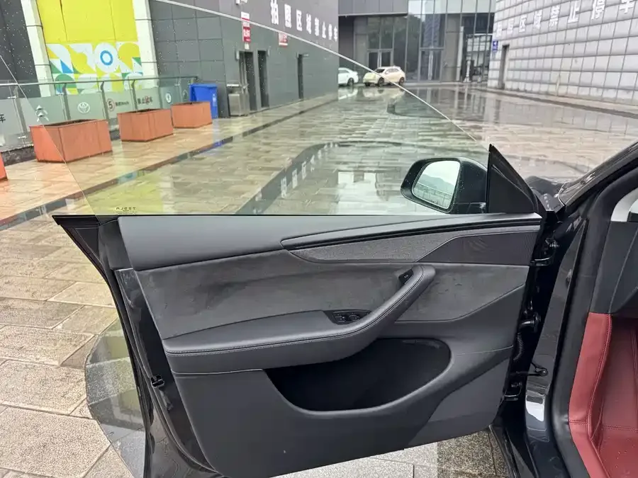 Tesla Model Y Model Y 2025 Long Range All-Wheel Drive First Edition 2025 — миниатюра 5