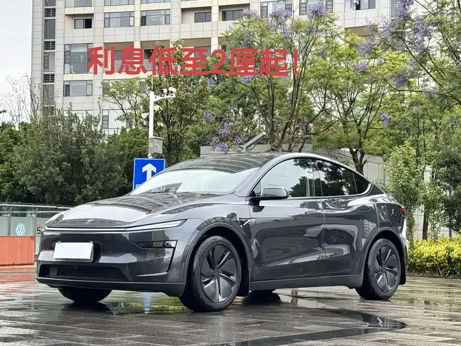 Tesla Model Y 2025