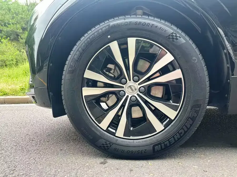 Volvo XC60 2023 B5 4WD Zhiyi Luxury Edition 2023 — миниатюра 2