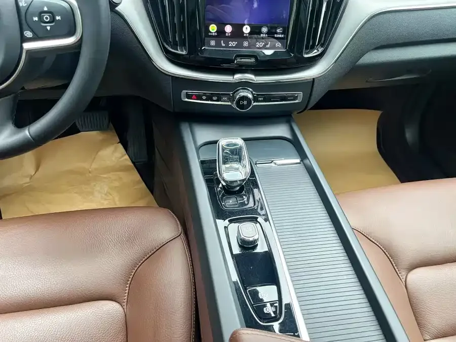 Volvo XC60 2023 B5 4WD Zhiyi Luxury Edition 2023 — миниатюра 5