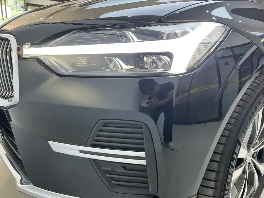 Volvo XC60 2022 B5 4WD Zhiyi Luxury Edition 2022 — миниатюра 3