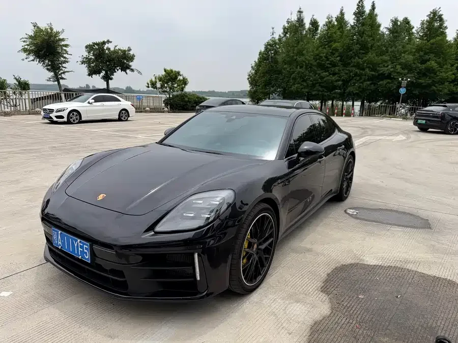 Porsche Panamera 2025