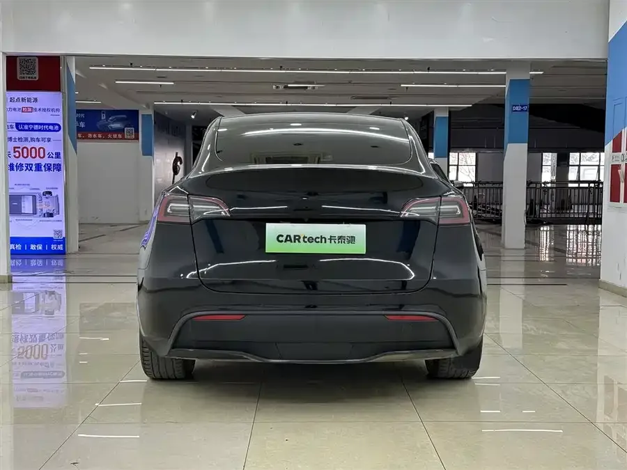 Tesla Model Y Model Y 2022 facelift rear-wheel drive version 2023 — миниатюра 2