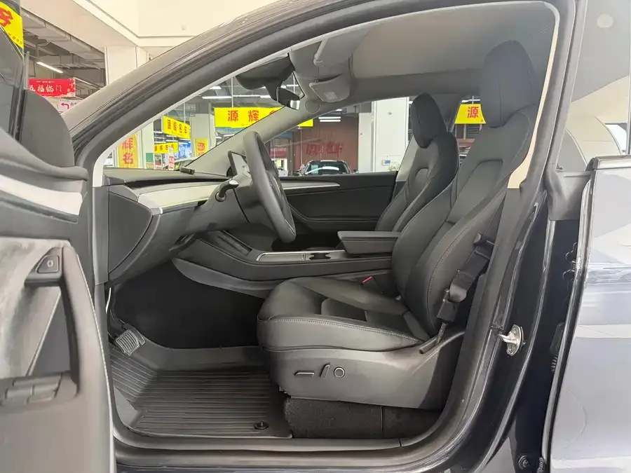 Tesla Model Y Model Y 2024 rear-wheel drive version 2024 — миниатюра 3