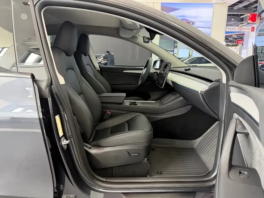 Tesla Model Y Model Y 2024 rear-wheel drive version 2024 — миниатюра 4