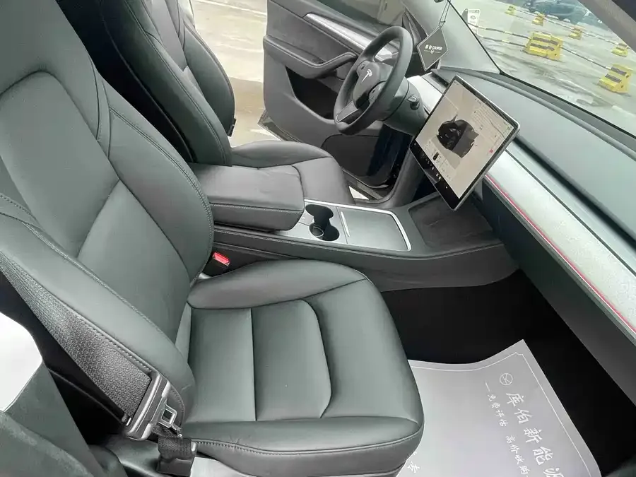 Tesla Model Y Model Y 2024 rear-wheel drive version 2025 — миниатюра 3