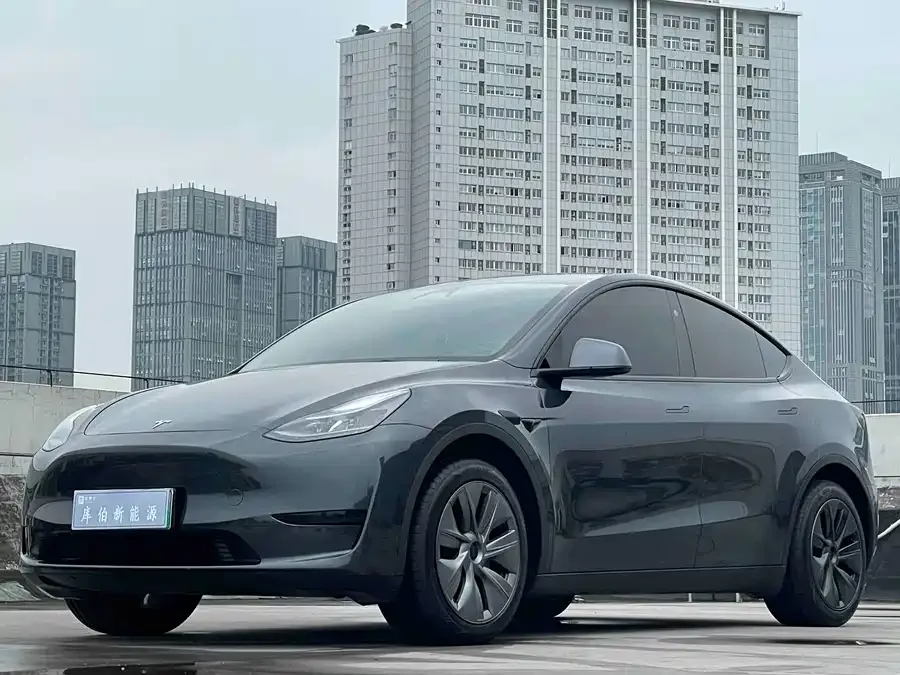 Tesla Model Y 2025