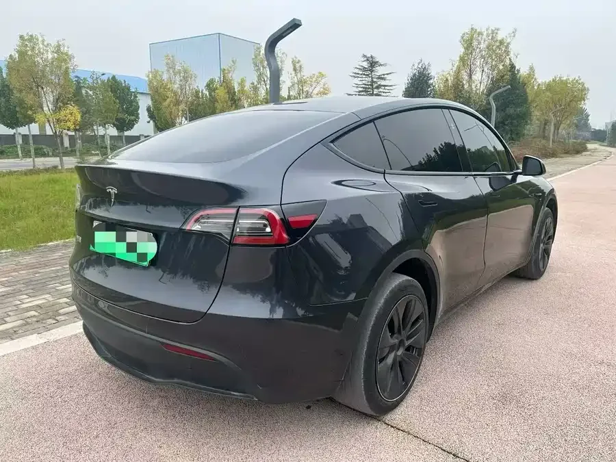 Tesla Model Y Model Y 2024 rear-wheel drive version 2024 — миниатюра 3