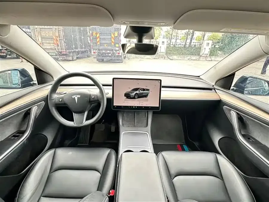 Tesla Model Y Model Y 2022 facelift rear-wheel drive version 2023 — миниатюра 2