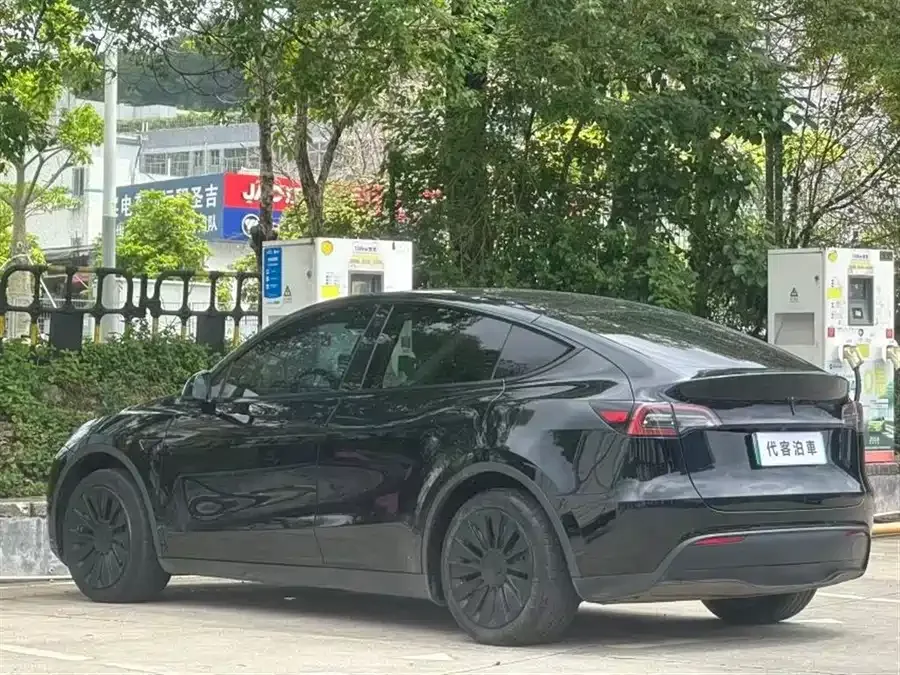Tesla Model Y Model Y 2022 facelift rear-wheel drive version 2023 — миниатюра 5