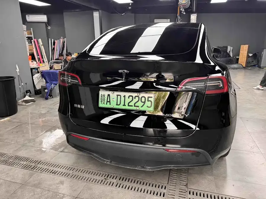 Tesla Model Y Model Y 2022 facelift rear-wheel drive version 2022 — миниатюра 3