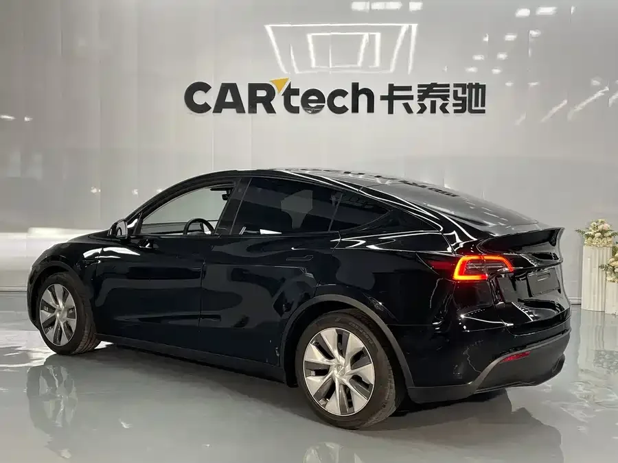 Tesla Model Y Model Y 2022 facelift rear-wheel drive version 2023 — миниатюра 5