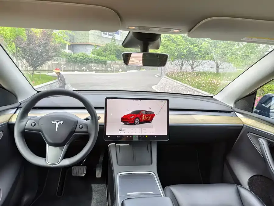 Tesla Model Y Model Y 2022 facelift rear-wheel drive version 2023 — миниатюра 3