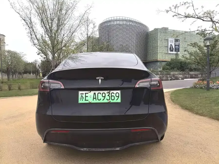 Tesla Model Y Model Y 2022 facelift rear-wheel drive version 2023 — миниатюра 2
