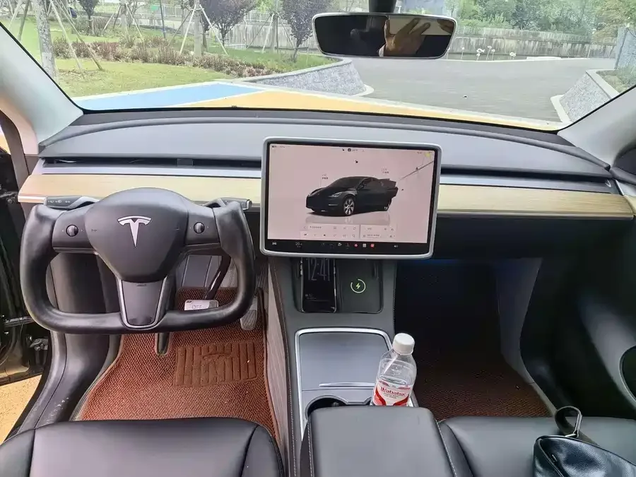 Tesla Model Y Model Y 2022 facelift rear-wheel drive version 2023 — миниатюра 5