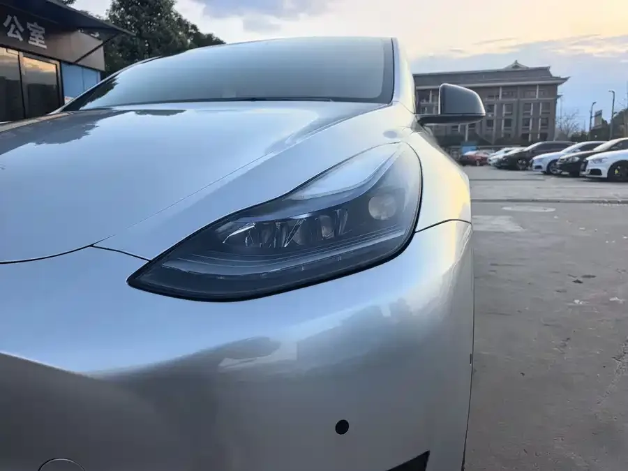 Tesla Model Y Model Y 2022 facelift rear-wheel drive version 2023 — миниатюра 3