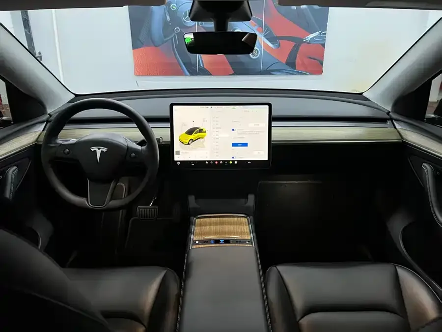 Tesla Model Y Model Y 2022 facelift rear-wheel drive version 2023 — миниатюра 3