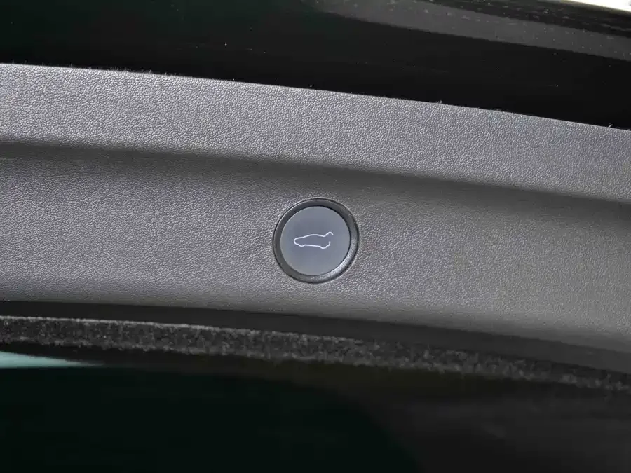 Tesla Model Y Model Y 2022 facelift rear-wheel drive version 2022 — миниатюра 5