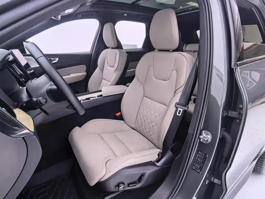 Volvo XC60 2026 B5 4WD Zhiyuan Sports Edition 2025 — миниатюра 2