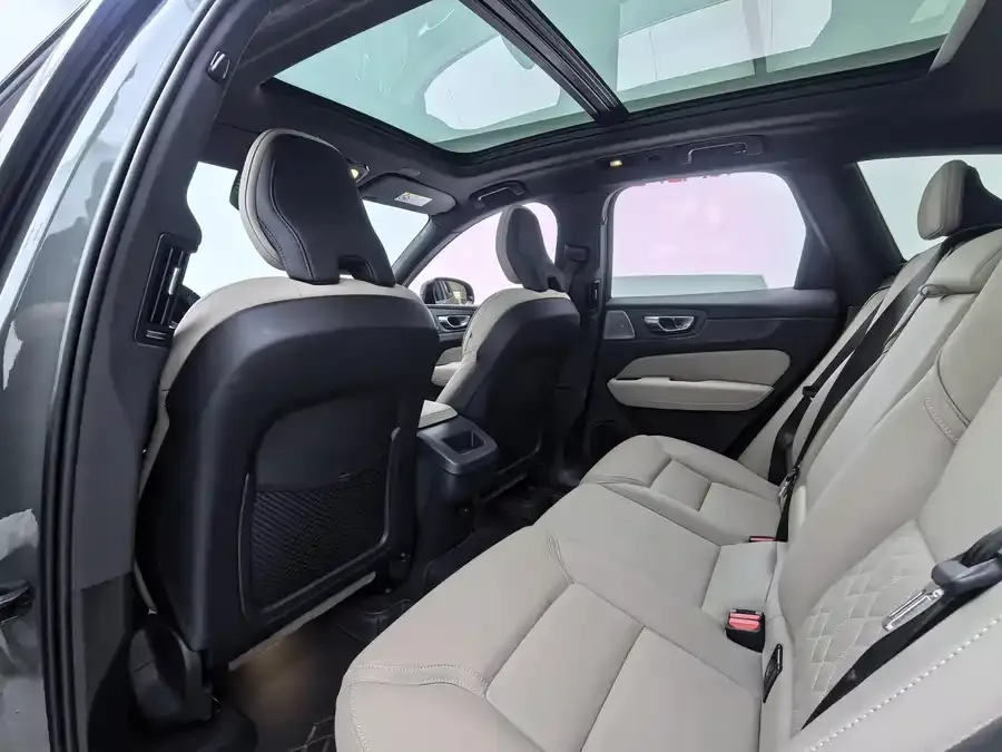 Volvo XC60 2026 B5 4WD Zhiyuan Sports Edition 2025 — миниатюра 5