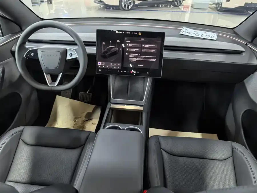 Tesla Model Y Model Y 2026 Rear-Wheel Drive 2026 — миниатюра 3