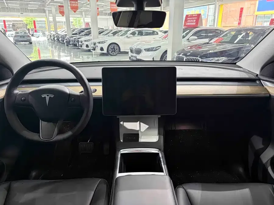 Tesla Model Y Model Y 2022 facelift rear-wheel drive version 2023 — миниатюра 2