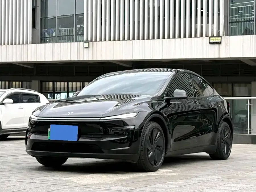 Tesla Model Y 2025